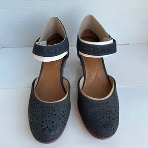 Easy Spirit Cindie Mary Jane Pumps Navy Blue Womens Size 9.5 M     New!